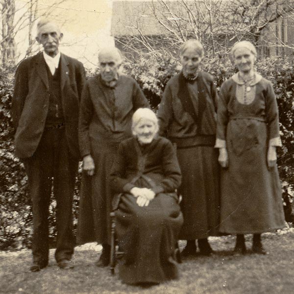 [Susanna Girling and children]
